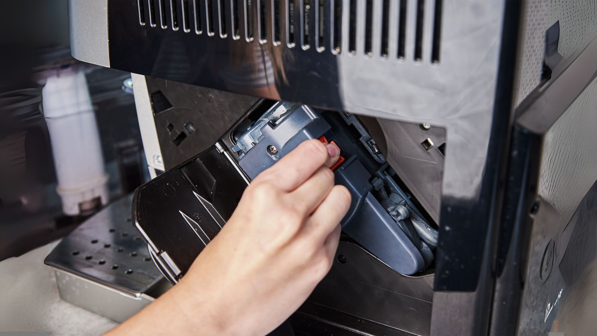 Curățarea espressorului în mod regulat este esențială